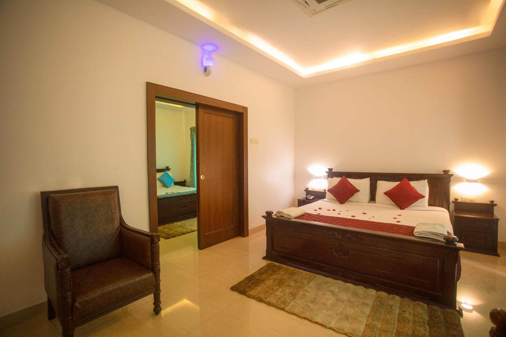Saaral Resorts & Hotels Pvt Ltd Kuttālam Kültér fotó