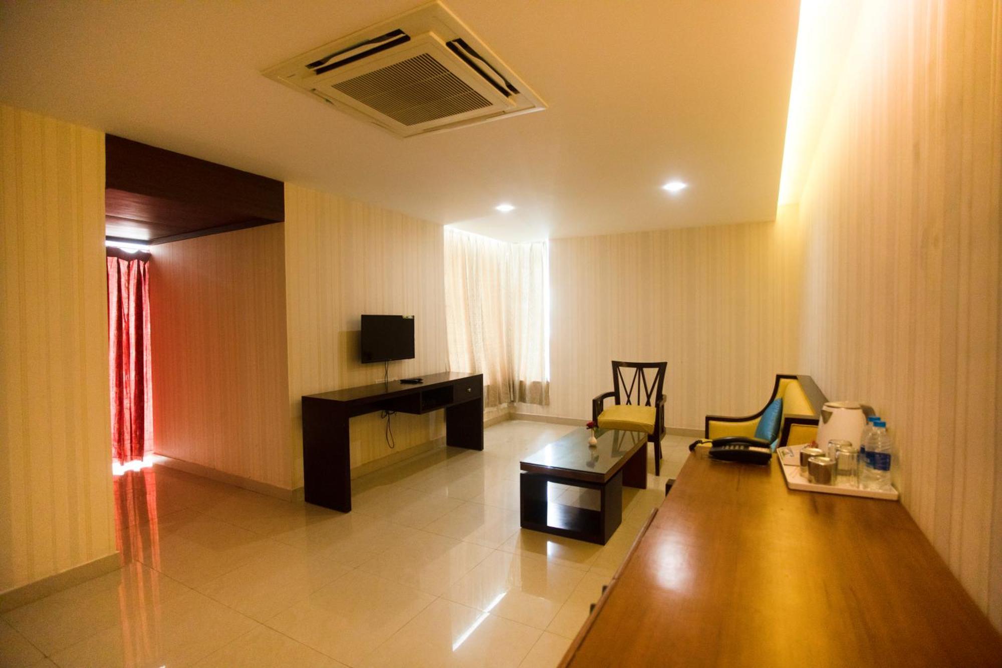 Saaral Resorts & Hotels Pvt Ltd Kuttālam Kültér fotó