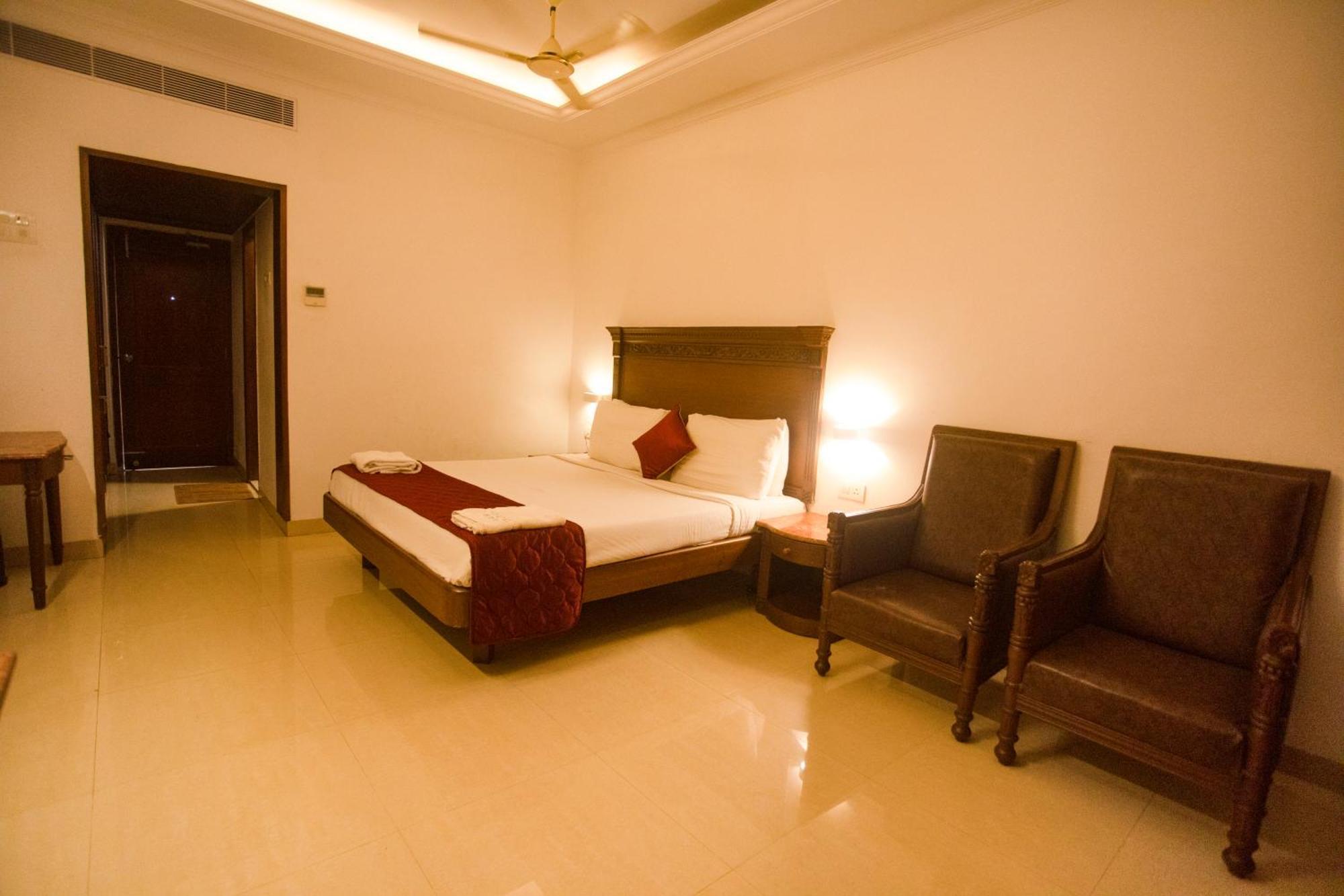 Saaral Resorts & Hotels Pvt Ltd Kuttālam Kültér fotó