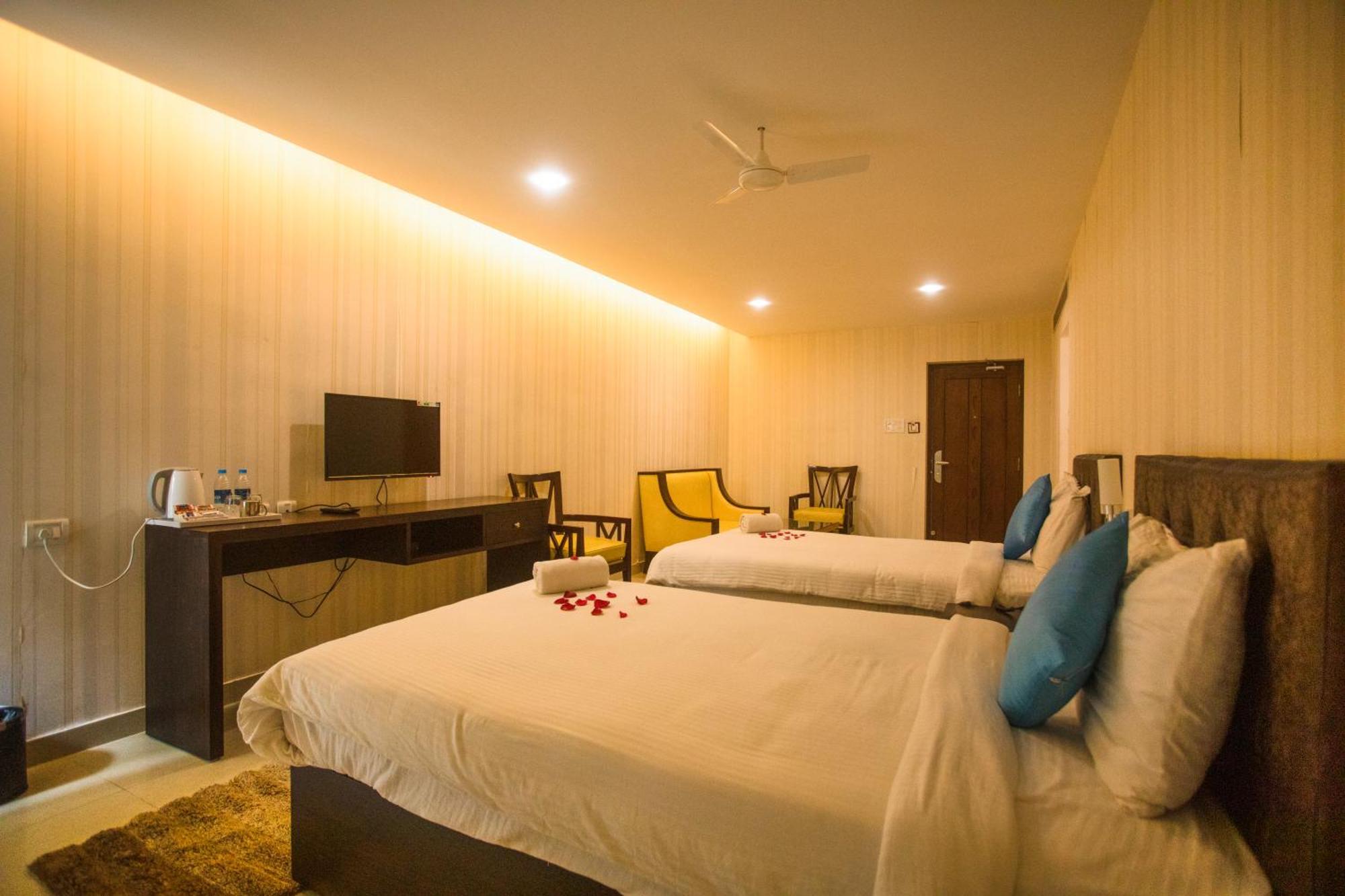 Saaral Resorts & Hotels Pvt Ltd Kuttālam Kültér fotó