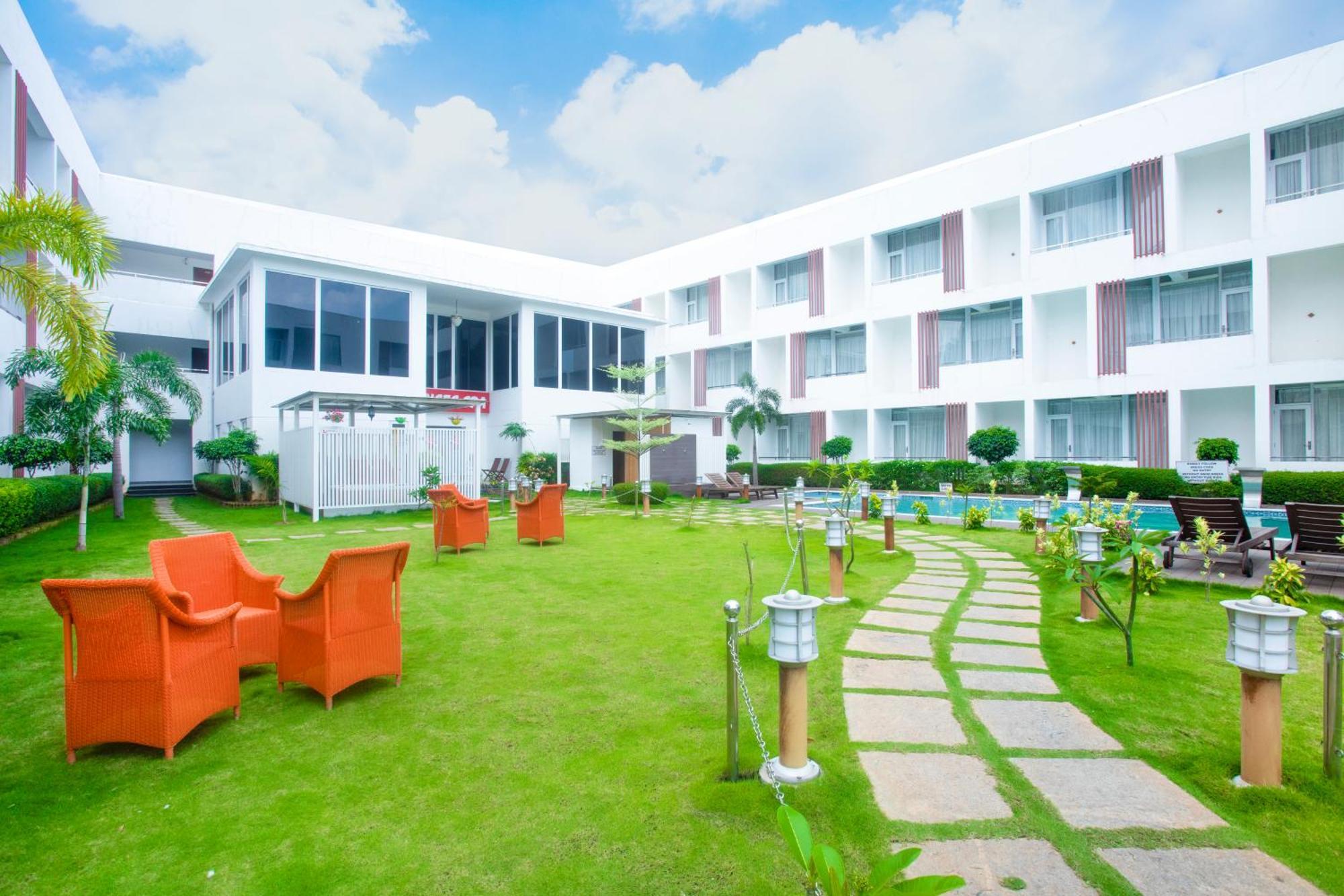 Saaral Resorts & Hotels Pvt Ltd Kuttālam Kültér fotó