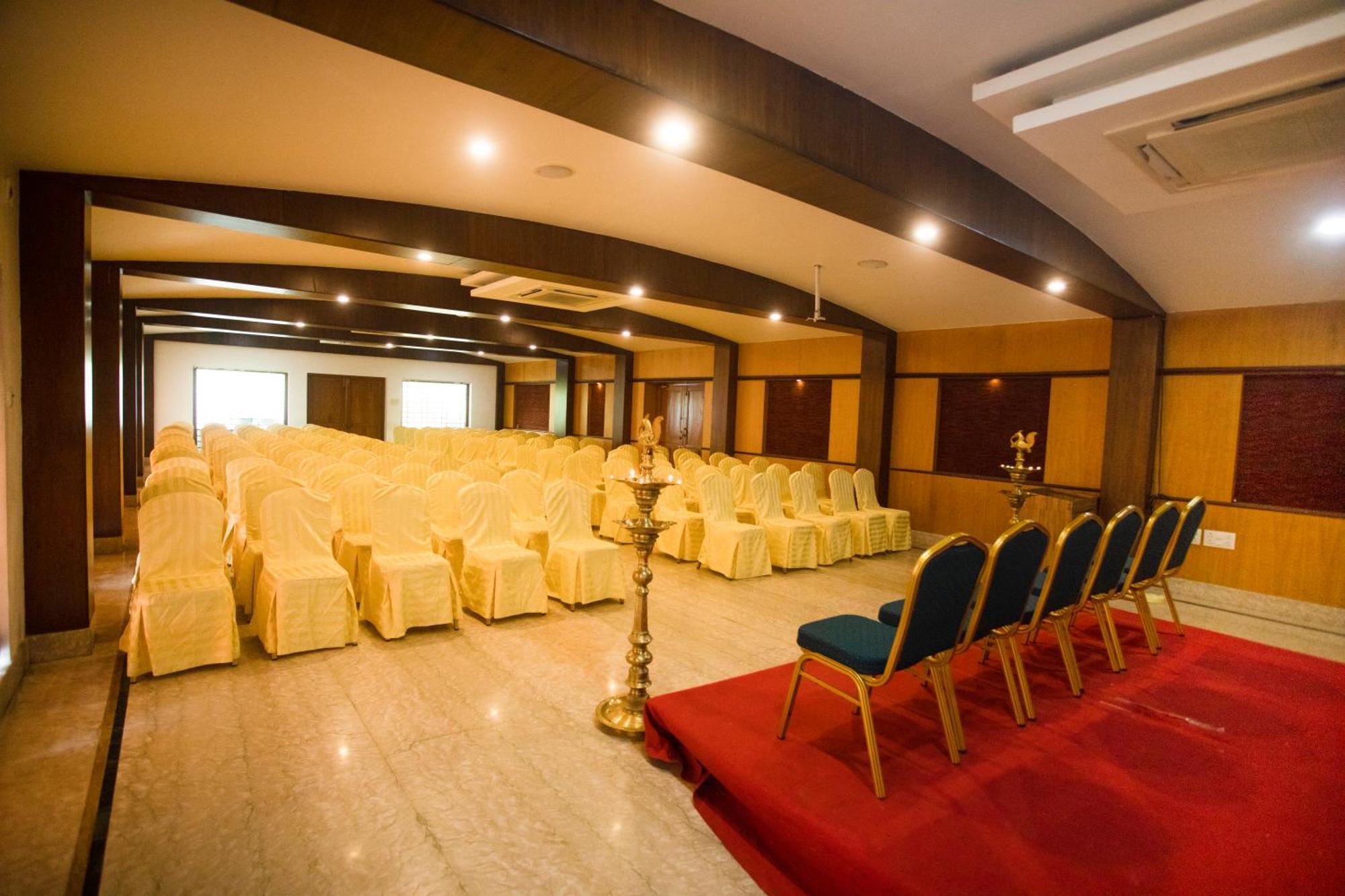 Saaral Resorts & Hotels Pvt Ltd Kuttālam Kültér fotó